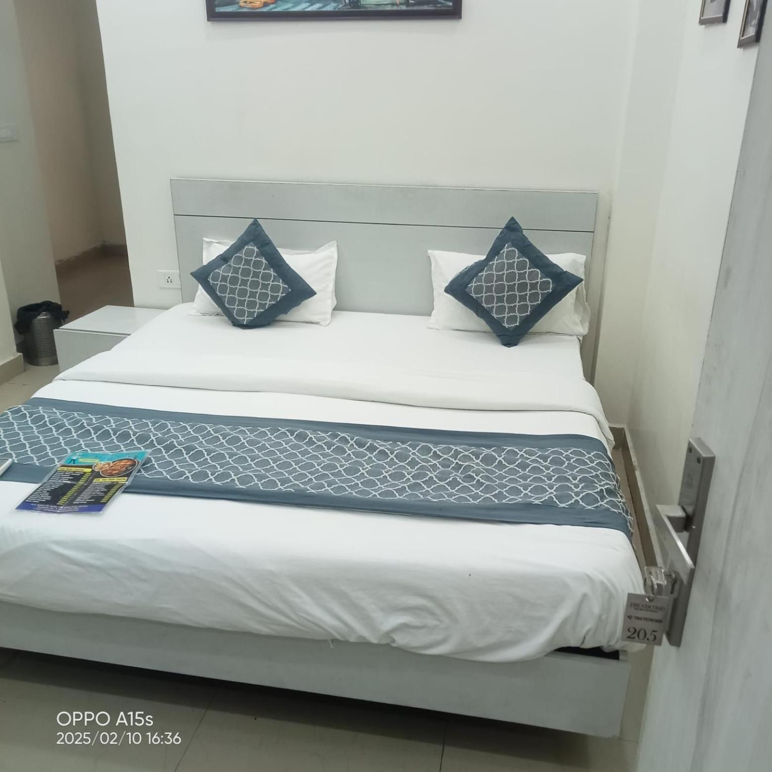 Hotel The Vertigo By Boom Rooms Noida Exterior foto